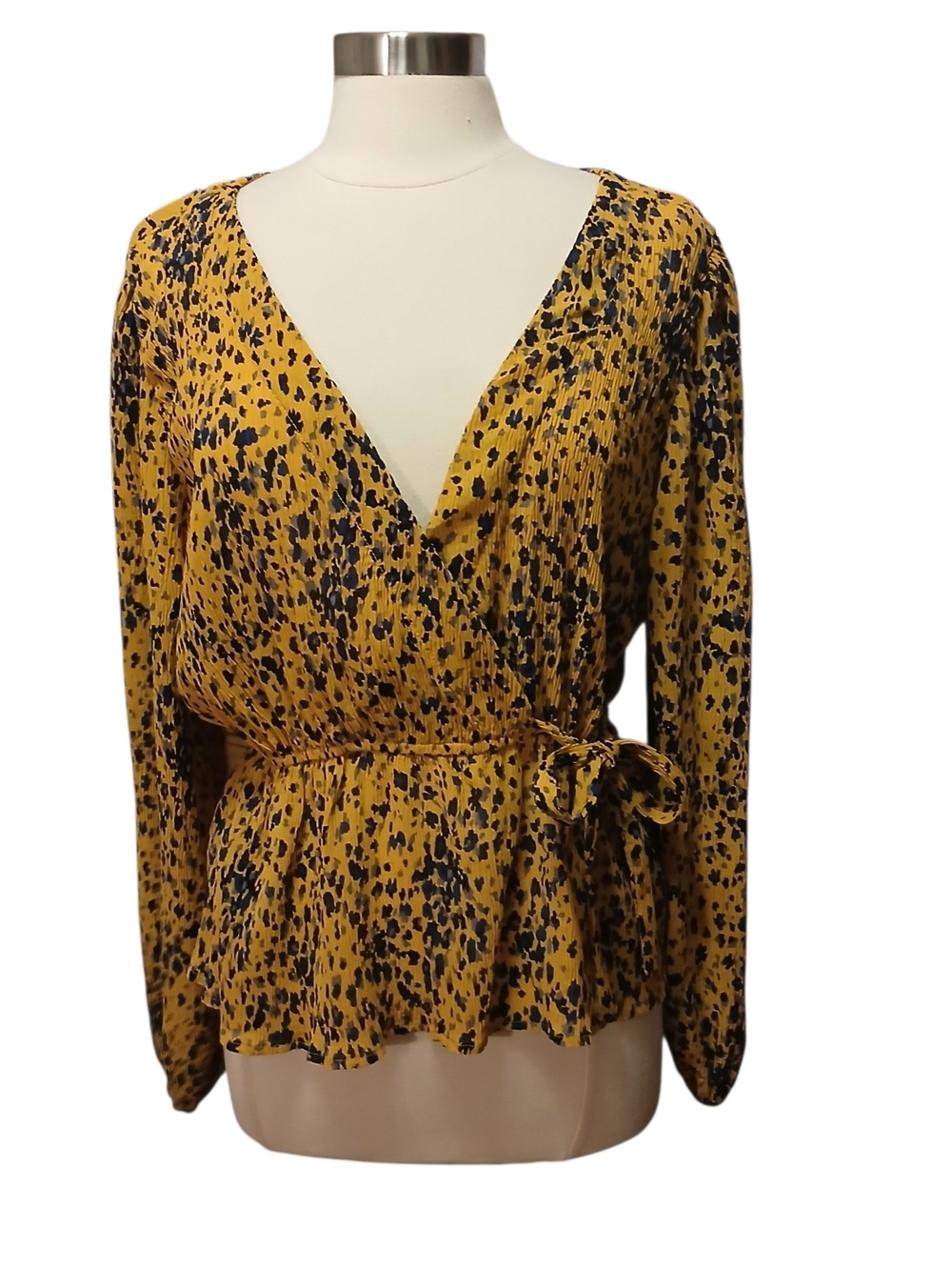Sage & Citrus | Yellow Leopard Printed Surplice Blouse with Tie Waist Size XL